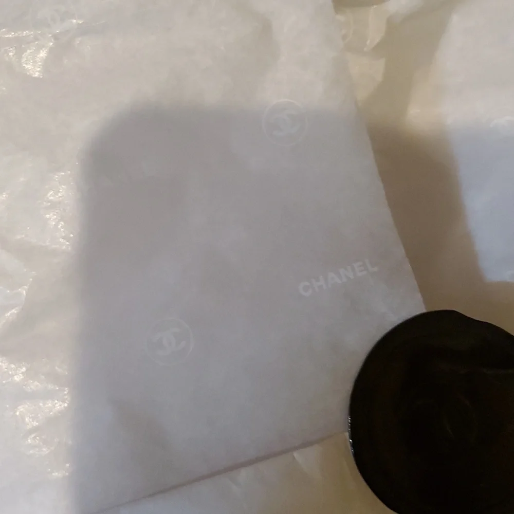 Empty Black and White Chanel Gift Box - Picture 4 of 11